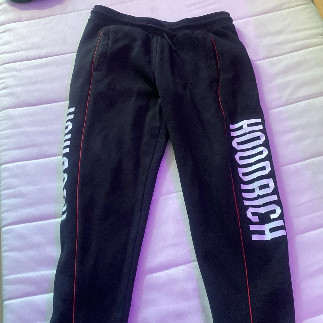Svart HOODRICH hoodie tracksuit  med röd detalj - 3