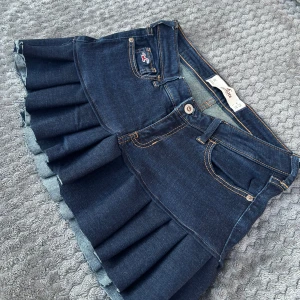 Volang jeanskjol - Suuuperfin jeanskjol som jag har gjort själv från hollister. Mått kan fås vid intresse🌟😍 