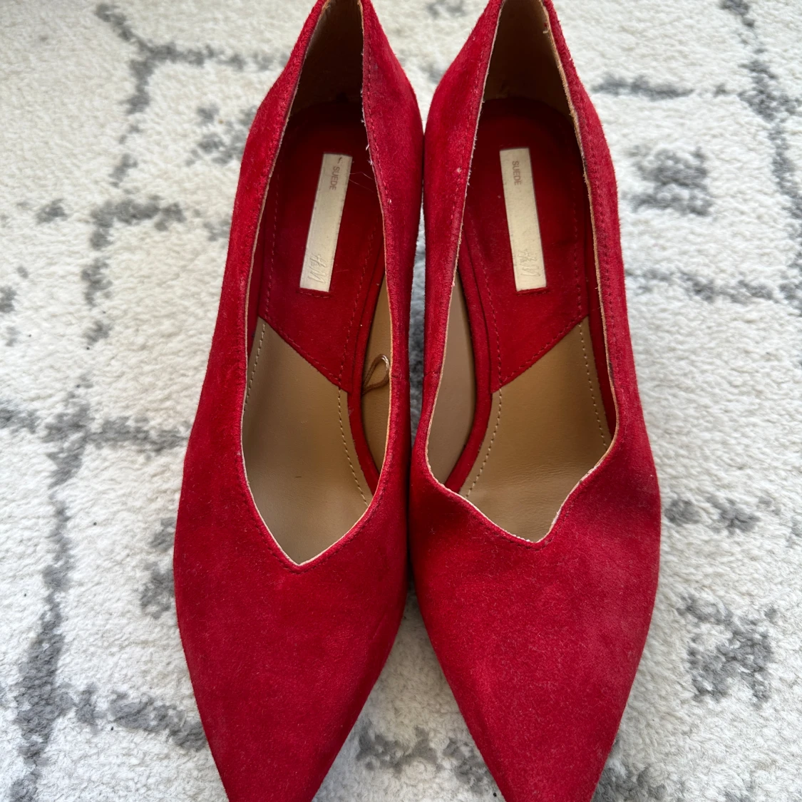 Röda mockapumps från H&M, storlek 35