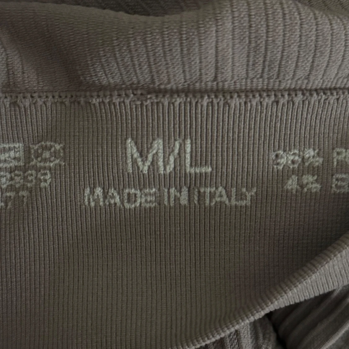 Sportig brun ribbad croppad tröja  - 2