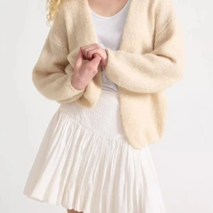 Lindex kofta  - Någon som vill byta xs/s mot min M/L. Passar perfekt som oversize. Kan byta mot alla förger, annars säljer jag för 350kr