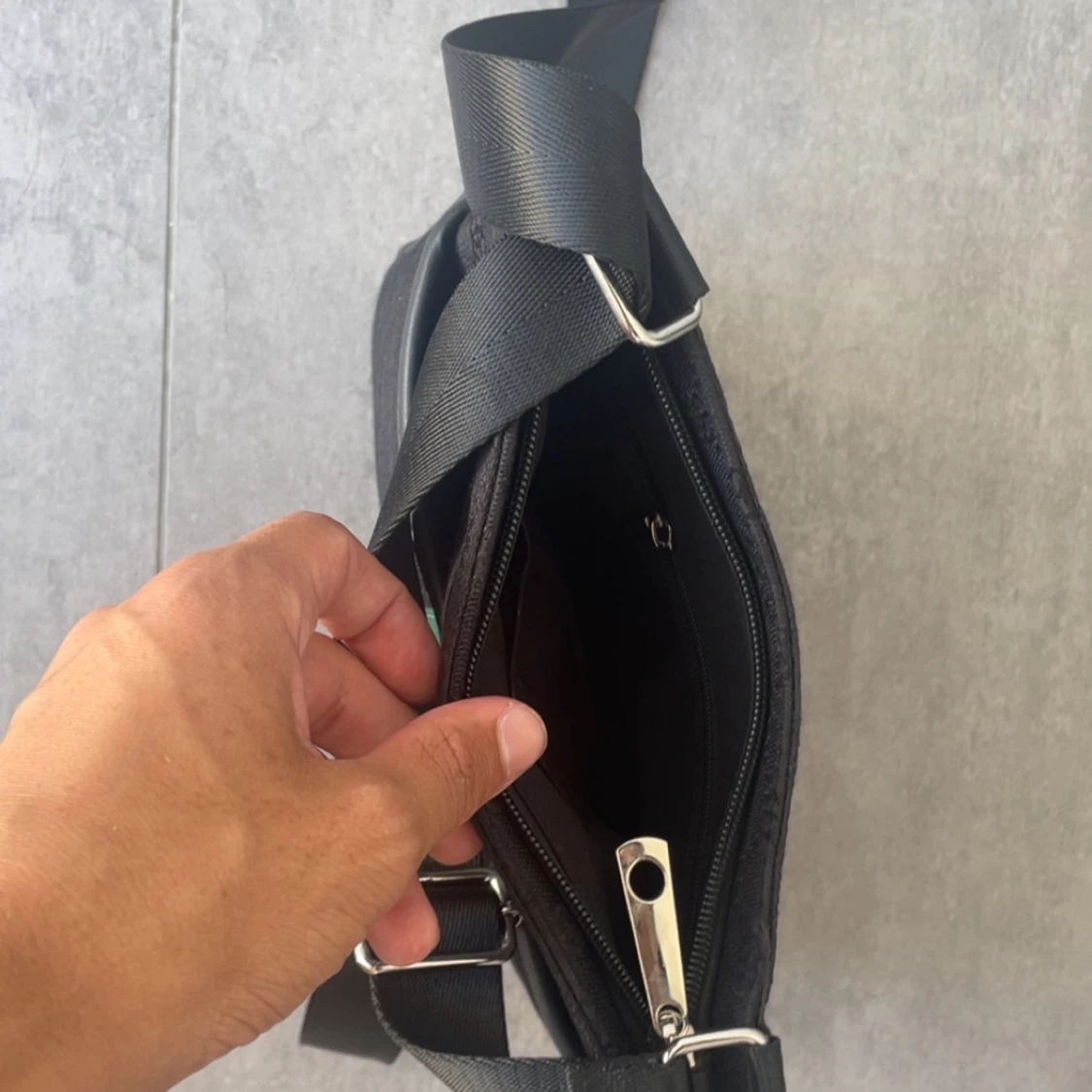 Svart axelväska  - 2