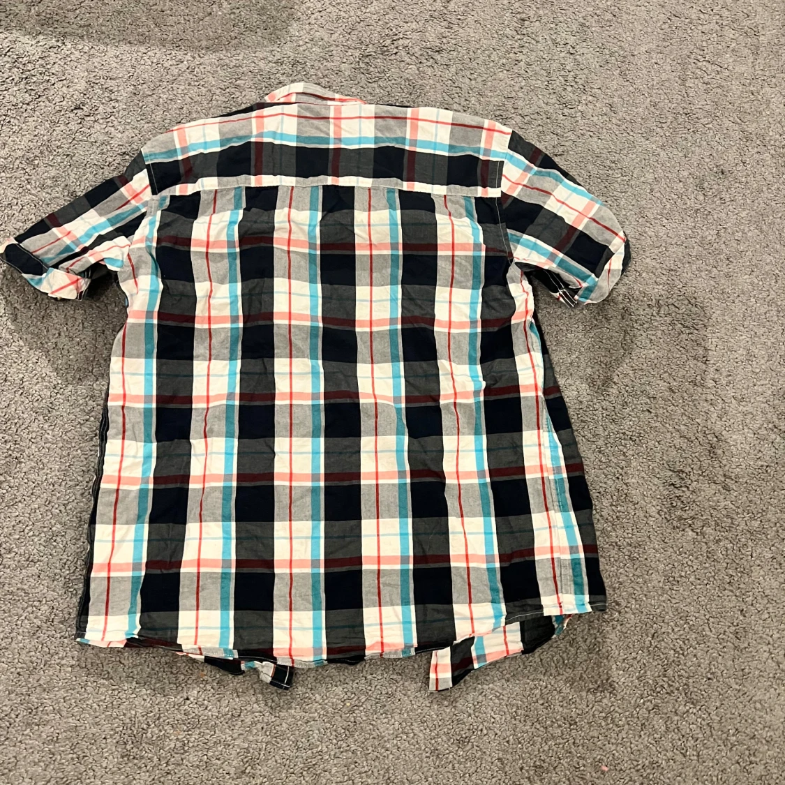 Rutig kortärmad skjorta från Cubus - 1