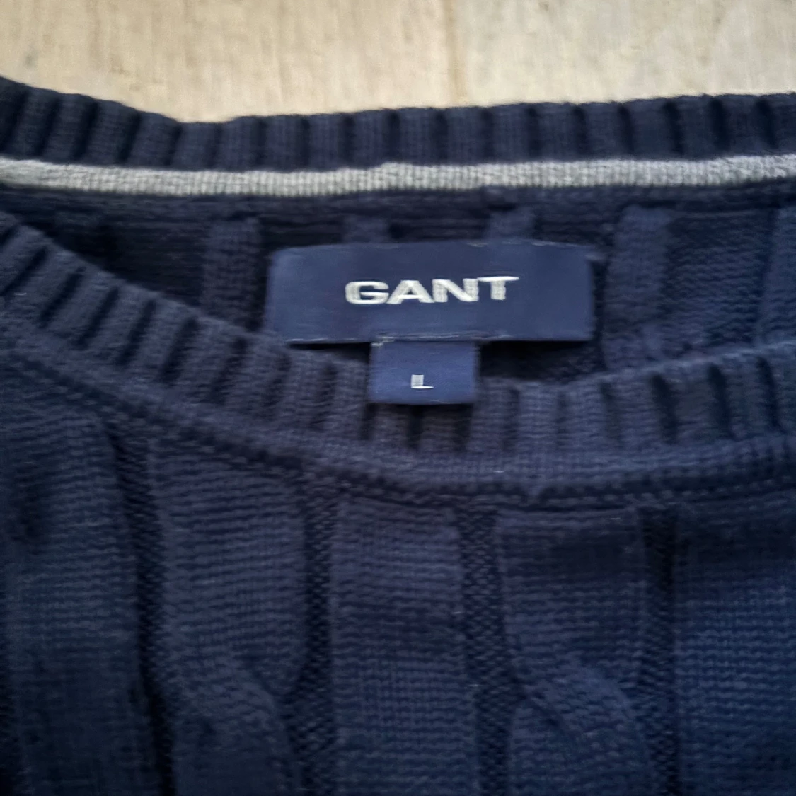 Mörkblå stickad tröja från GANT - 1