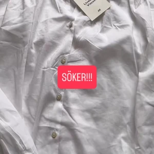 Långärmad blus - SÖKER en vit långärmad blus med volanger, vid ärmarna o gärna halsen också. Runt storlek xxs eller en som passar mig som är 156.