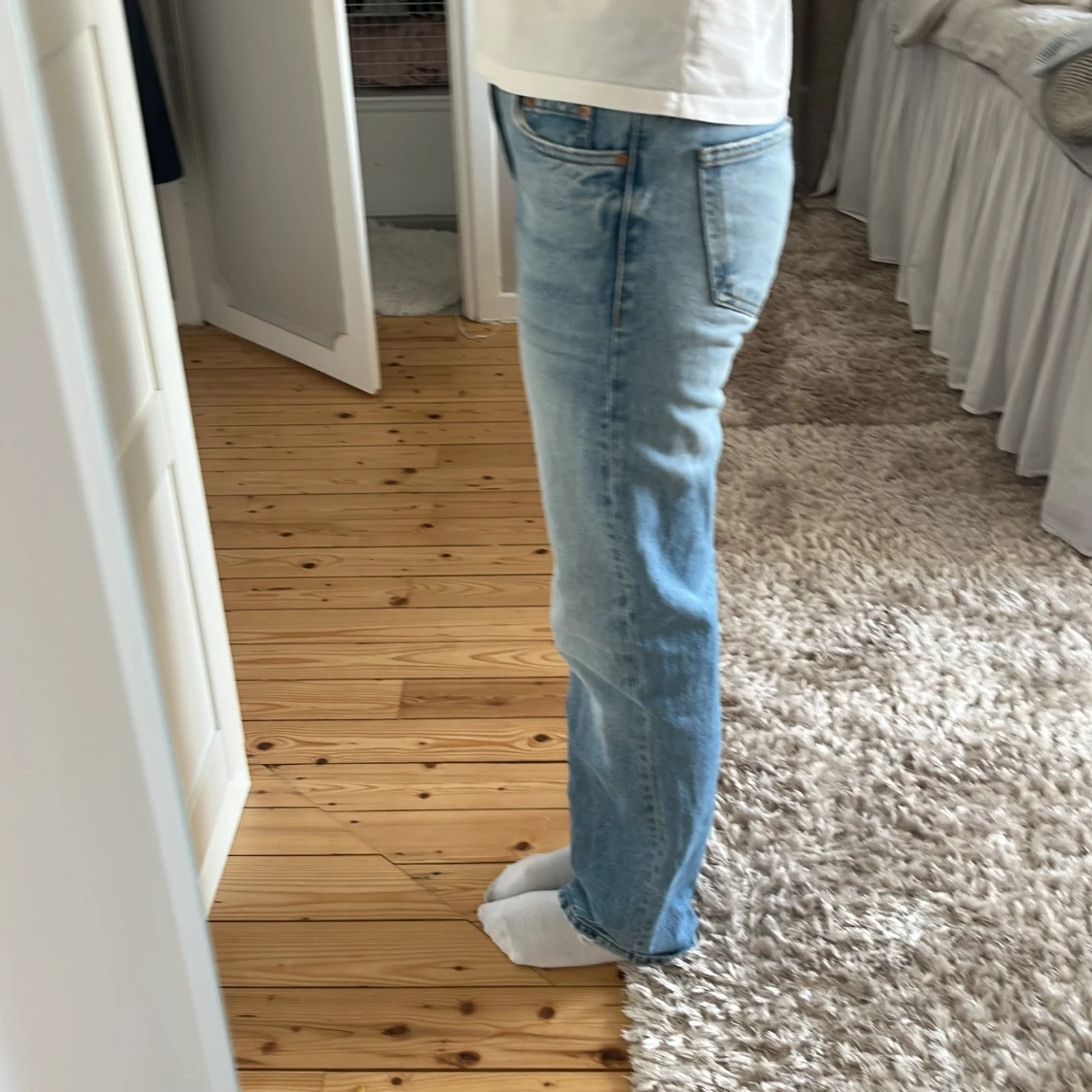 Ljusblå raka jeans från Gina Tricot  - 1