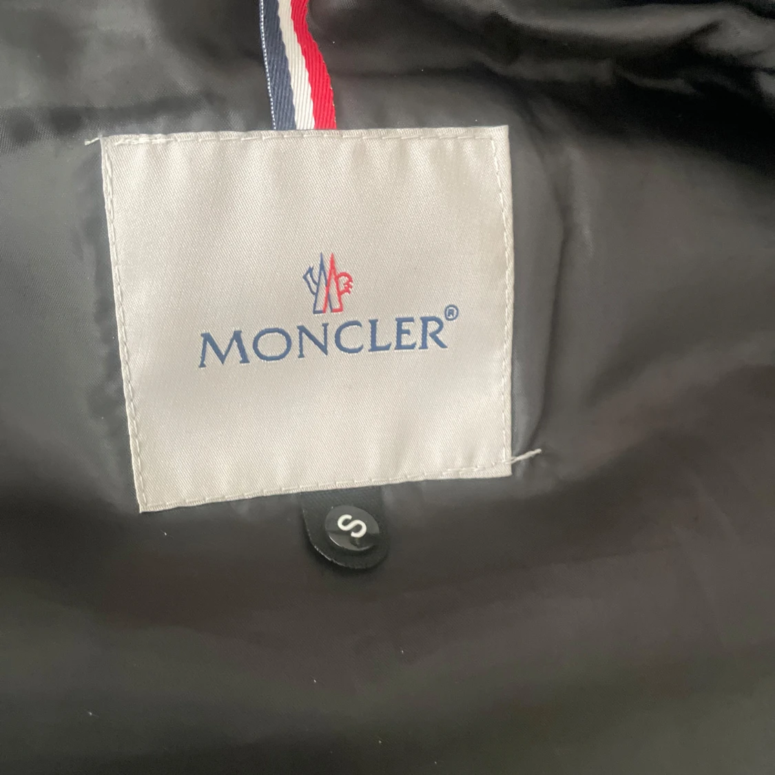 Svart dunväst från Moncler med huva - 4