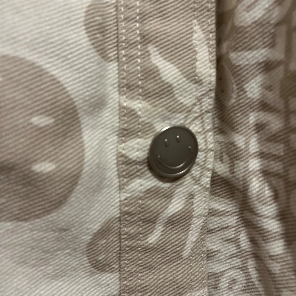 Beige och vit overshirt Smiley x H&M - 2