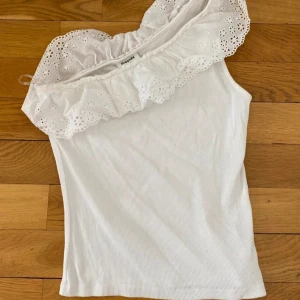 Off shoulder tröja från Kappahl - Säljer min tröja från Kappahl i storlek 170 🤗 skriv för fler bilder