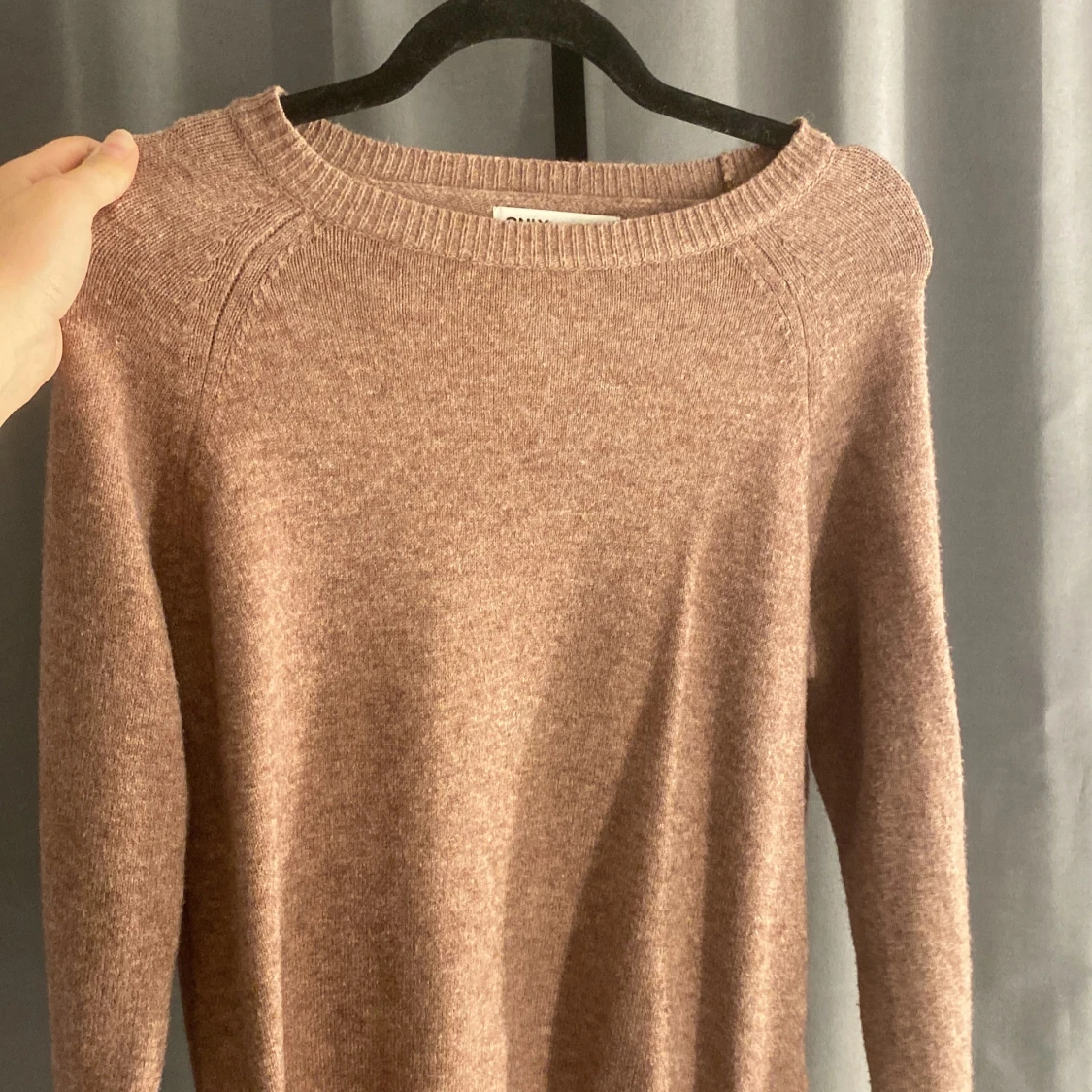 Brun stickad tröja från ONLY  - 2