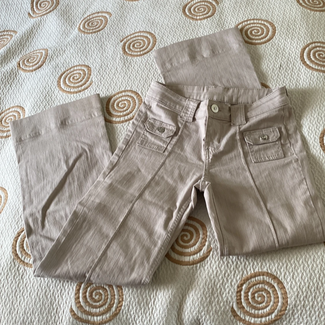 H&M trend Beige bootcut byxor  - 1