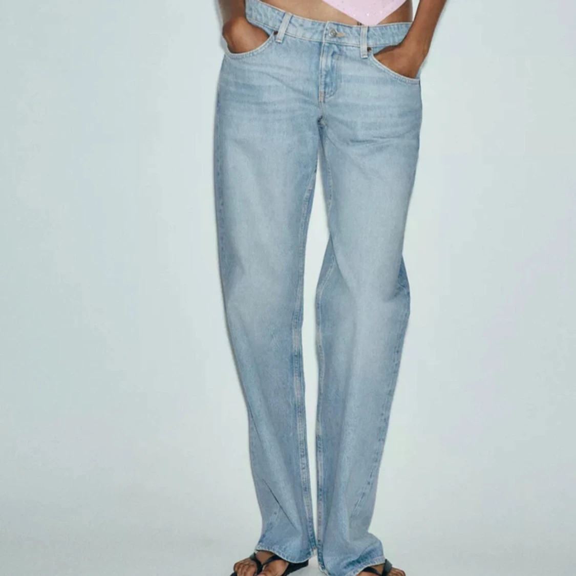 Ljusblå raka jeans med låg midja - 1