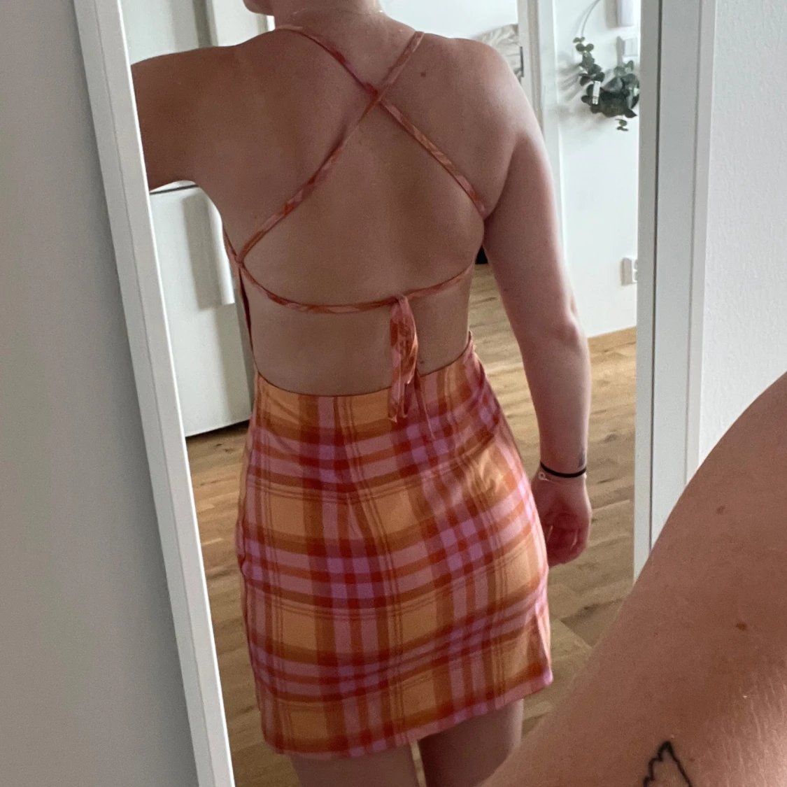 Rutig orange och rosa kortklänning - 1