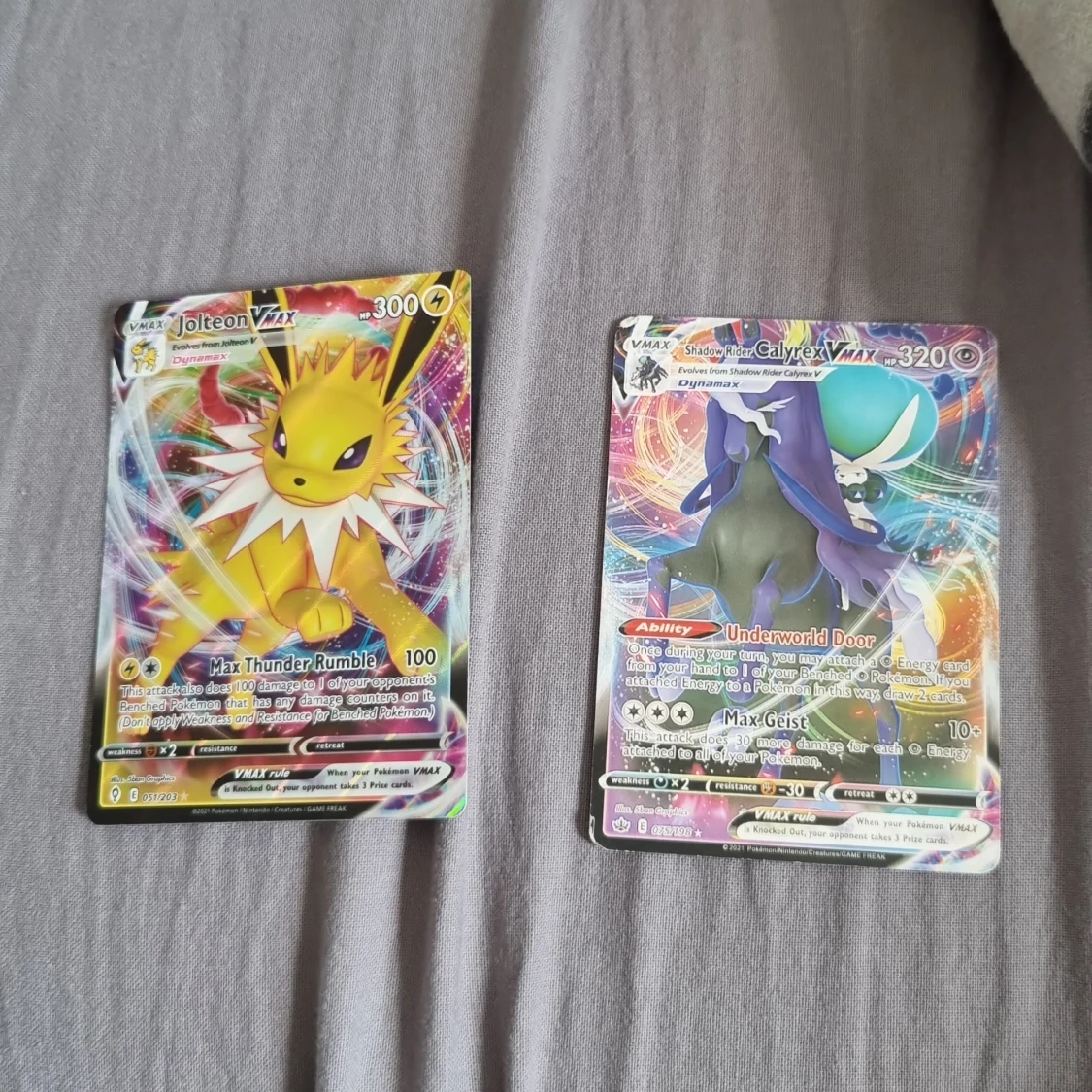 Pokémon VMAX Specialkort: Jolteon VMAX & Shadow Rider Calyrex VMAX - 4