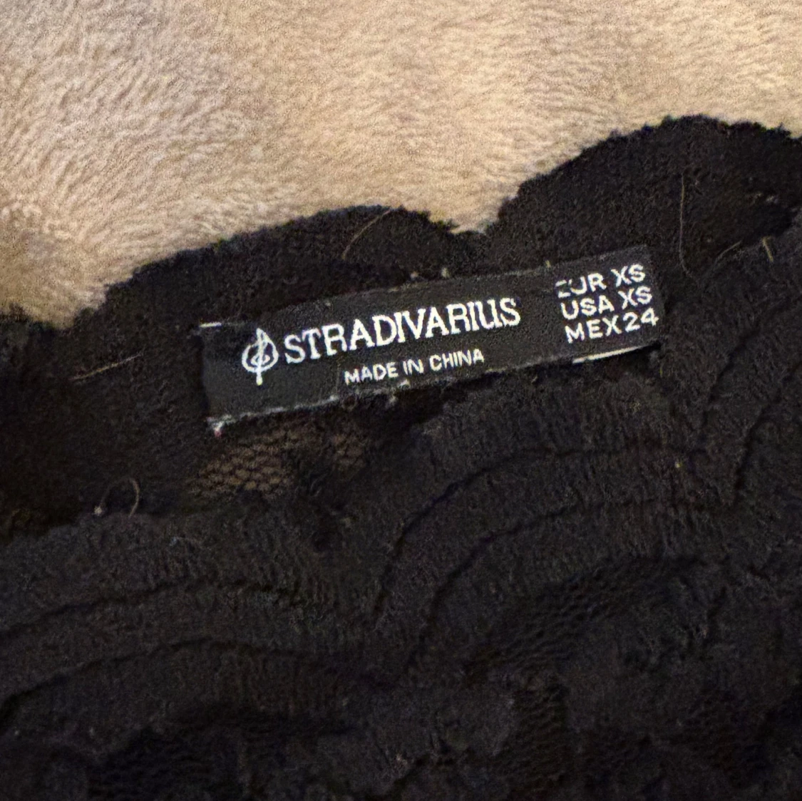 Svart spetstopp från Stradivarius - 2