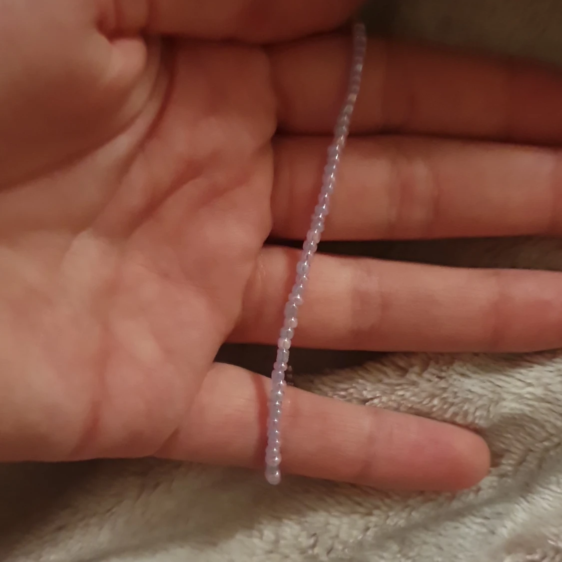 Blått och rosa pärlarmband med metallspänne - 1