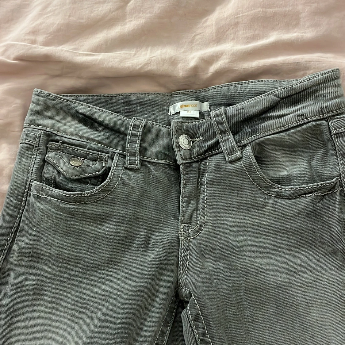 Gråa bootcut jeans💕 - 2