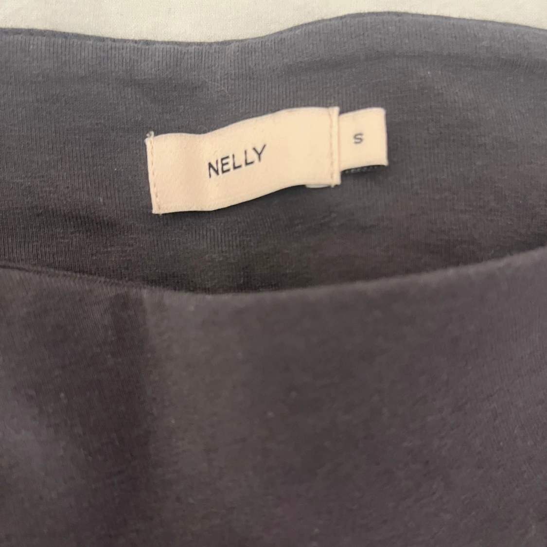 Svarta cargopants från Nelly - 1