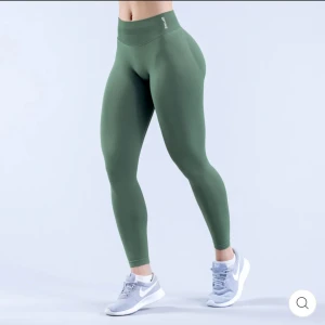 Dfyne Impact leggings S - Dfyne Impact, S, färg pistachio. Använda 2 gånger, superfint skick. För stora för mig.