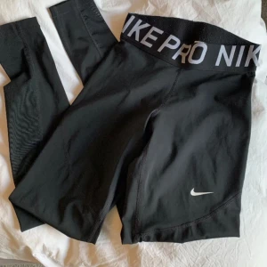 Nike Pro svarta leggings - Svarta Nike Pro leggings i S som tyvärr inte används längre