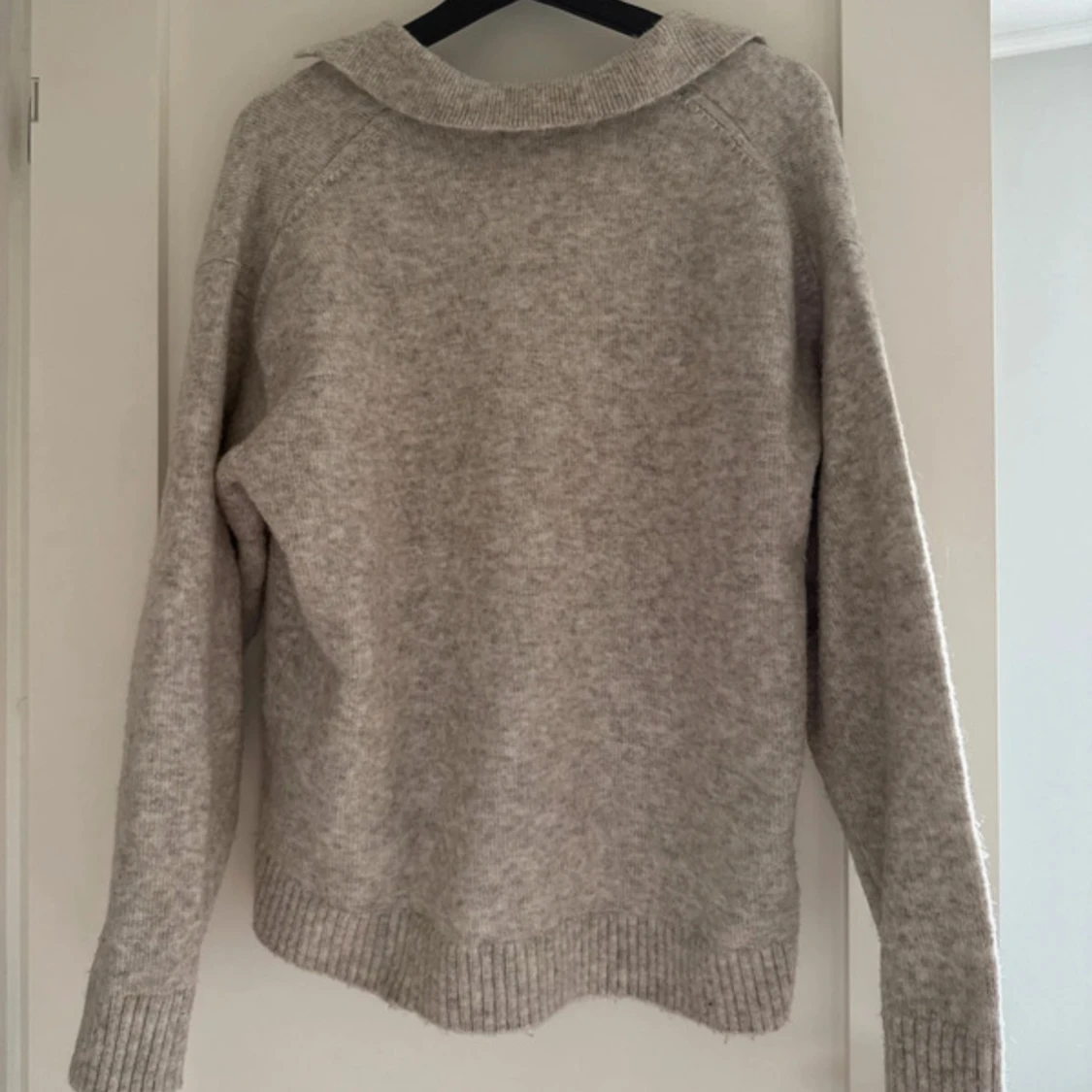 Beige stickad tröja  - 1