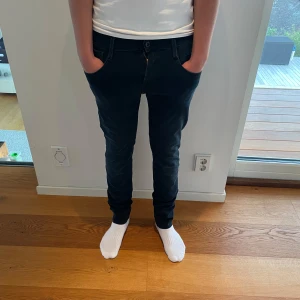 Replay Anbass Hyperflex Jeans  - Säljer nu dessa Replay Anbass Hyperflex jeans, skriv för fler bilder/frågor🙌🏼
