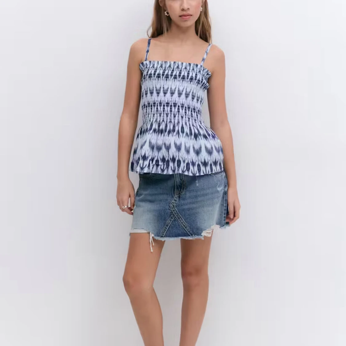 Blå jeanskjol från Gina Tricot