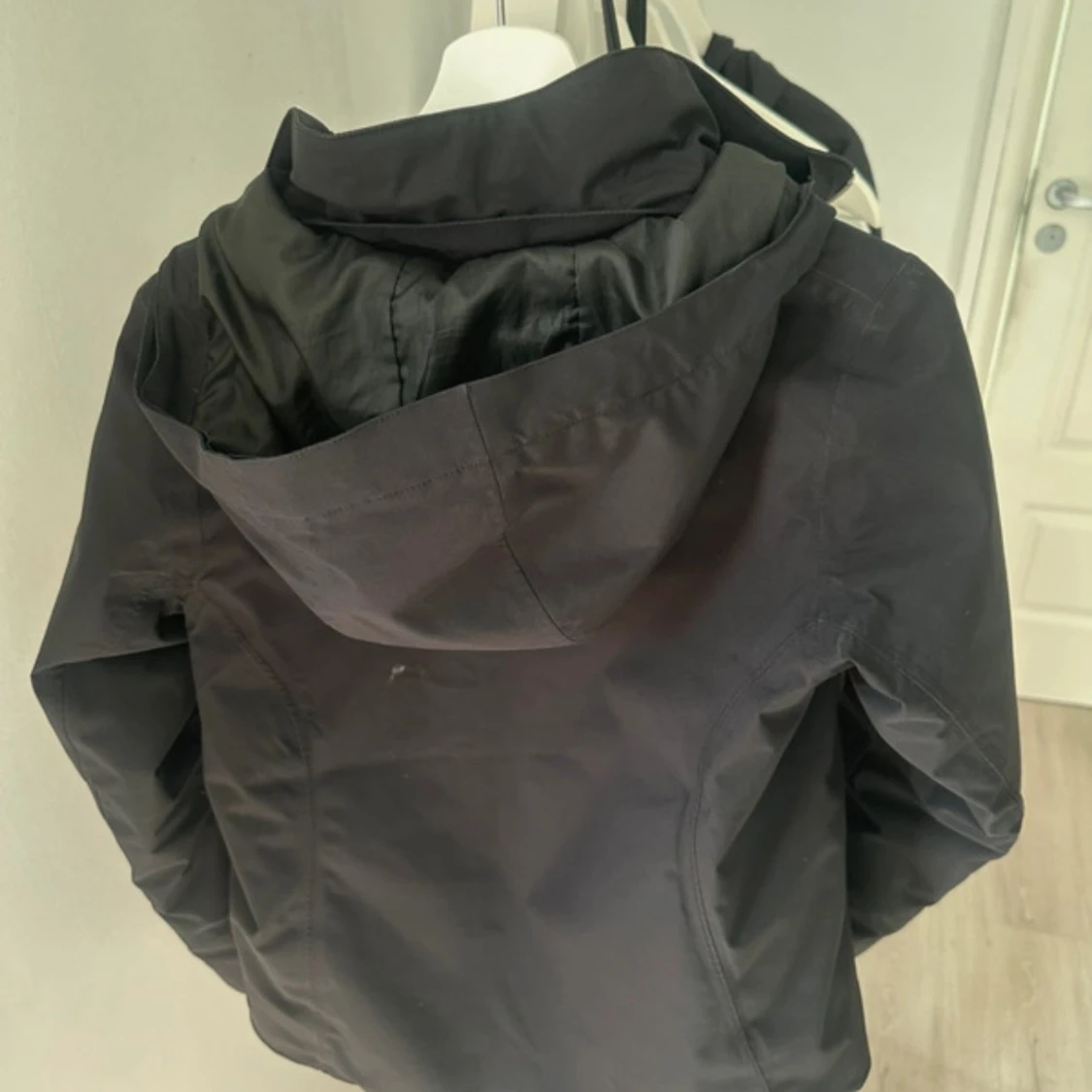 Svart vindjacka från Everest med huva - 3