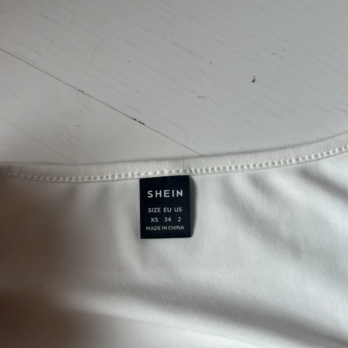 Vit omlott croppad topp från SHEIN - 2