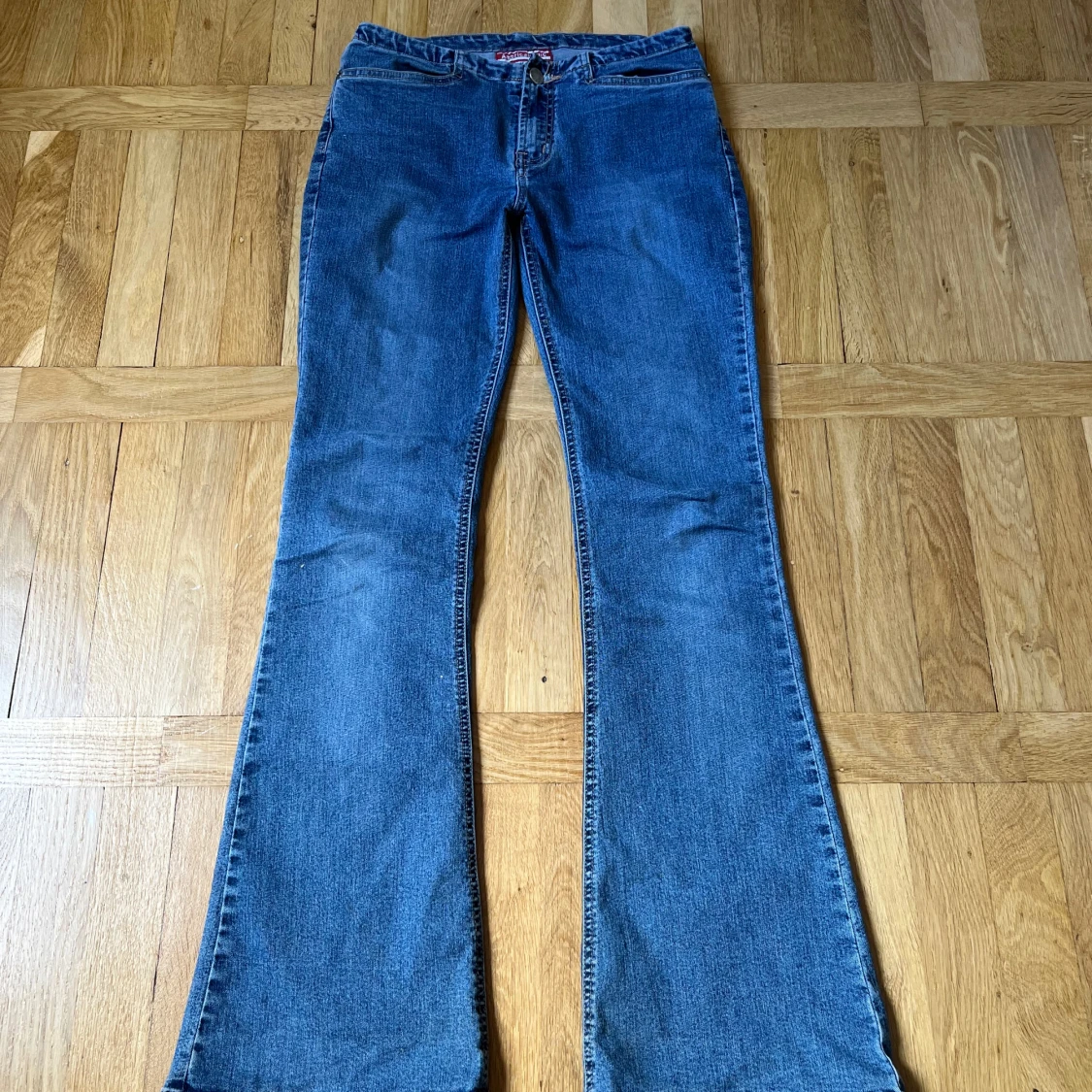 Utsvängda jeans