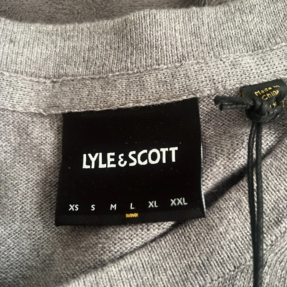 Grå stickad tröja från Lyle & Scott - 2