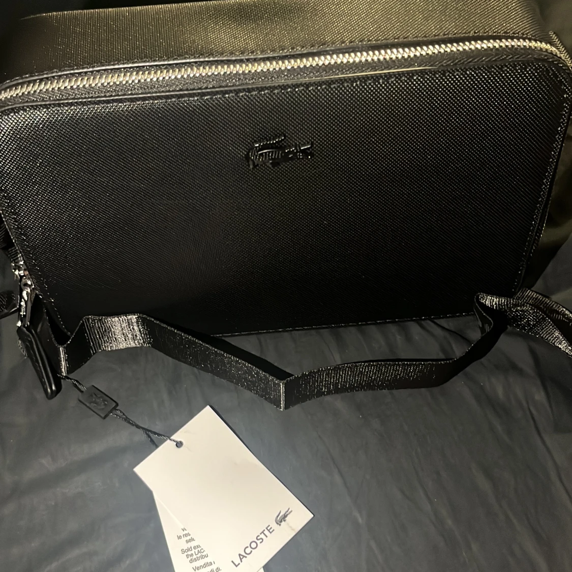 Svart axelväska från Lacoste - 3