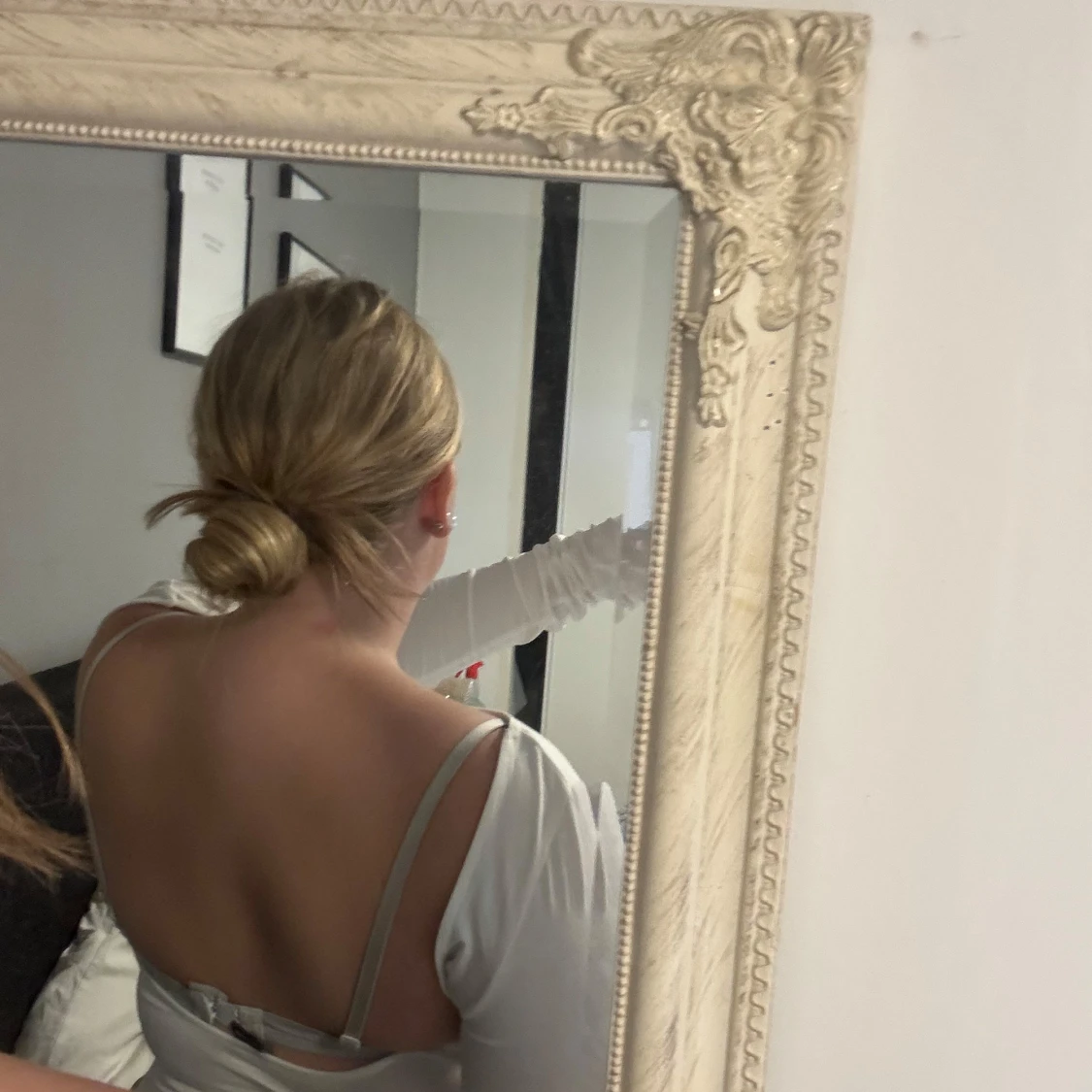 Vit långärmad topp med öppen rygg - 1