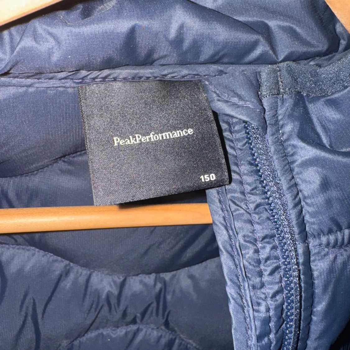 Mörkblå Peak Performance pufferjacka - 1