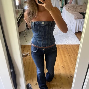 Denim topp  - Jeans topp med dragkedja på sidan, aldrig använd! 