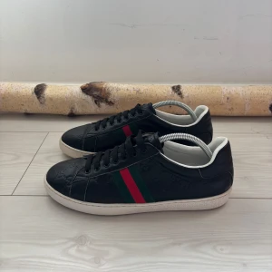 Gucci skor - Storlek 43 || Fraktar samma dag vid snabb affär || Byten kan vara intressant i Stockholm || Fråga vid minsta fundering!