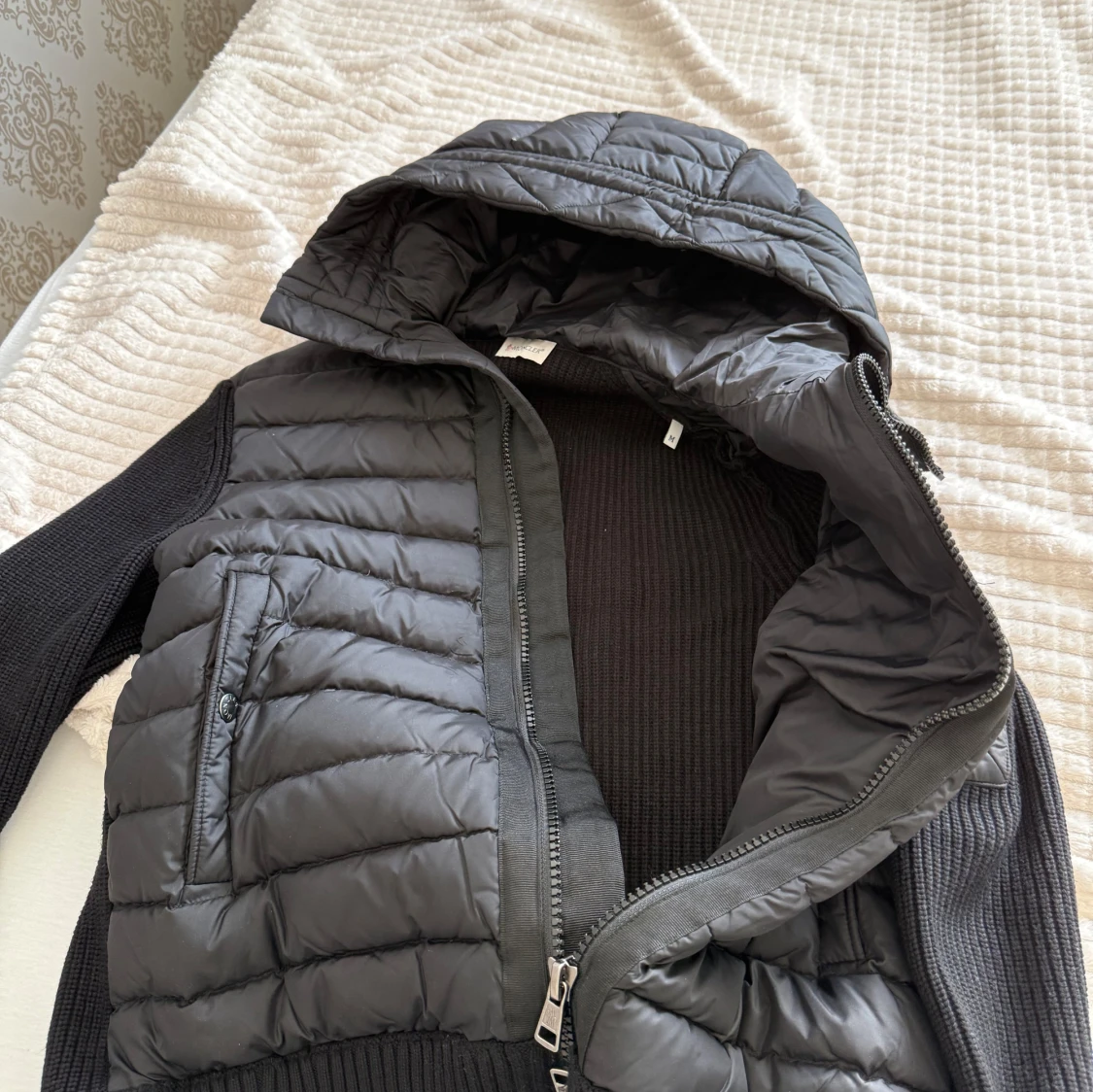 Svart Moncler pufferjacka med huva - 2