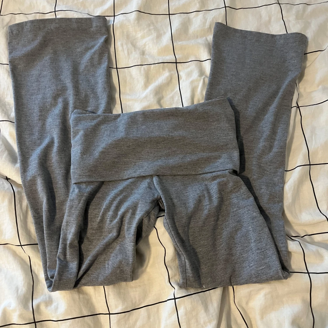 Grå yogabyxor från Gina Tricot