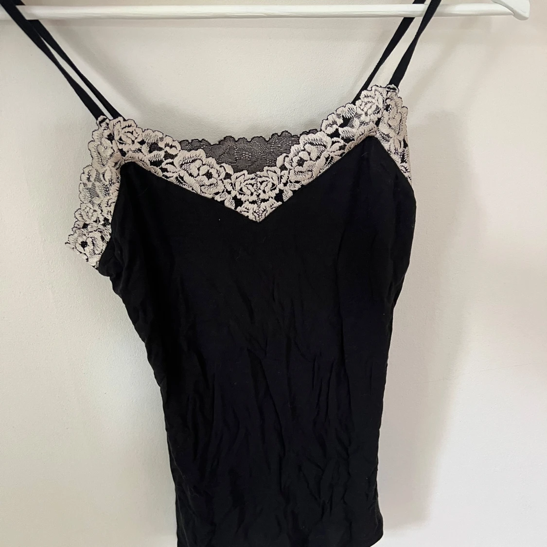 Svart linnetopp med spets från Intimissimi