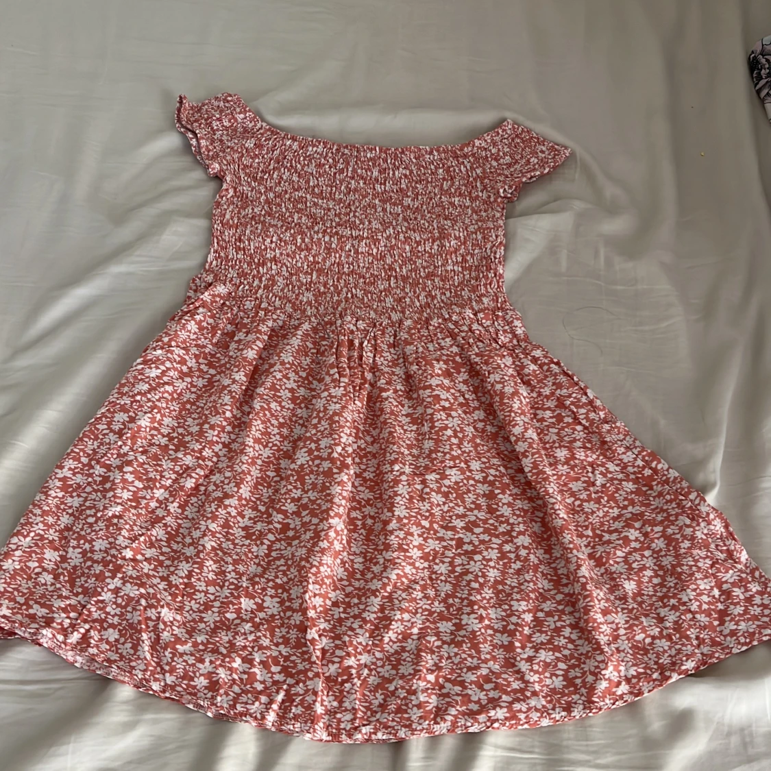 Rosa blommig kortklänning från SHEIN