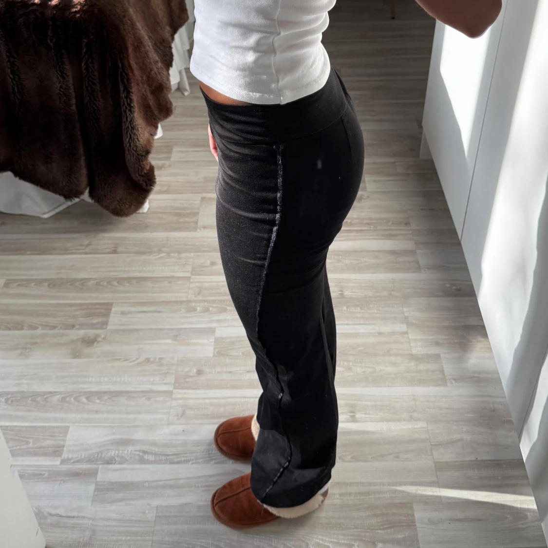 Svarta bootcut byxor med låg midja - 2