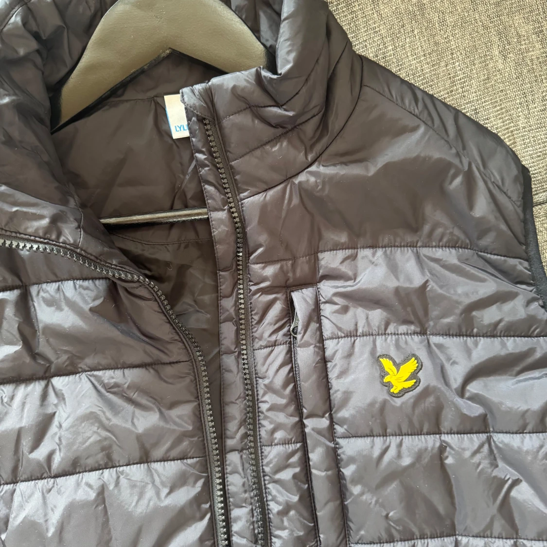Svart dunväst från Lyle & Scott - 1
