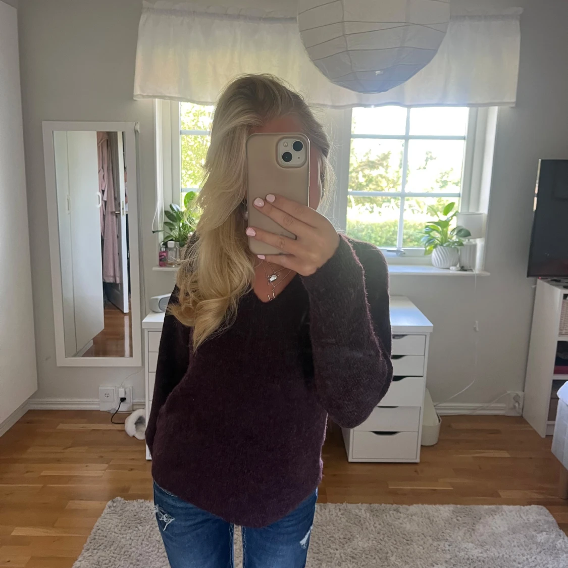 Vinröd stickad v-ringad tröja