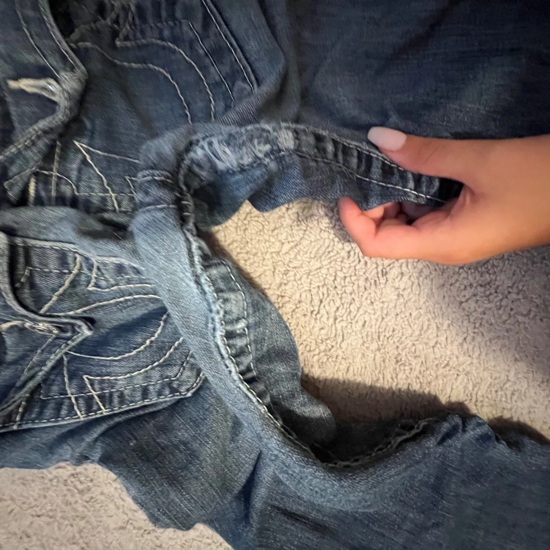 Säljer ett par true religion - 2