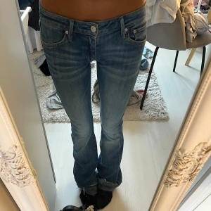 Lågmidjade jeans - Säljer dessa jeans från Crocker de står 26/33 i dem och skulle säga att de är i storlek xs💗