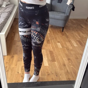 Stronger tights - Stronger gym tights, jätte bra skick och i strl S🩷
