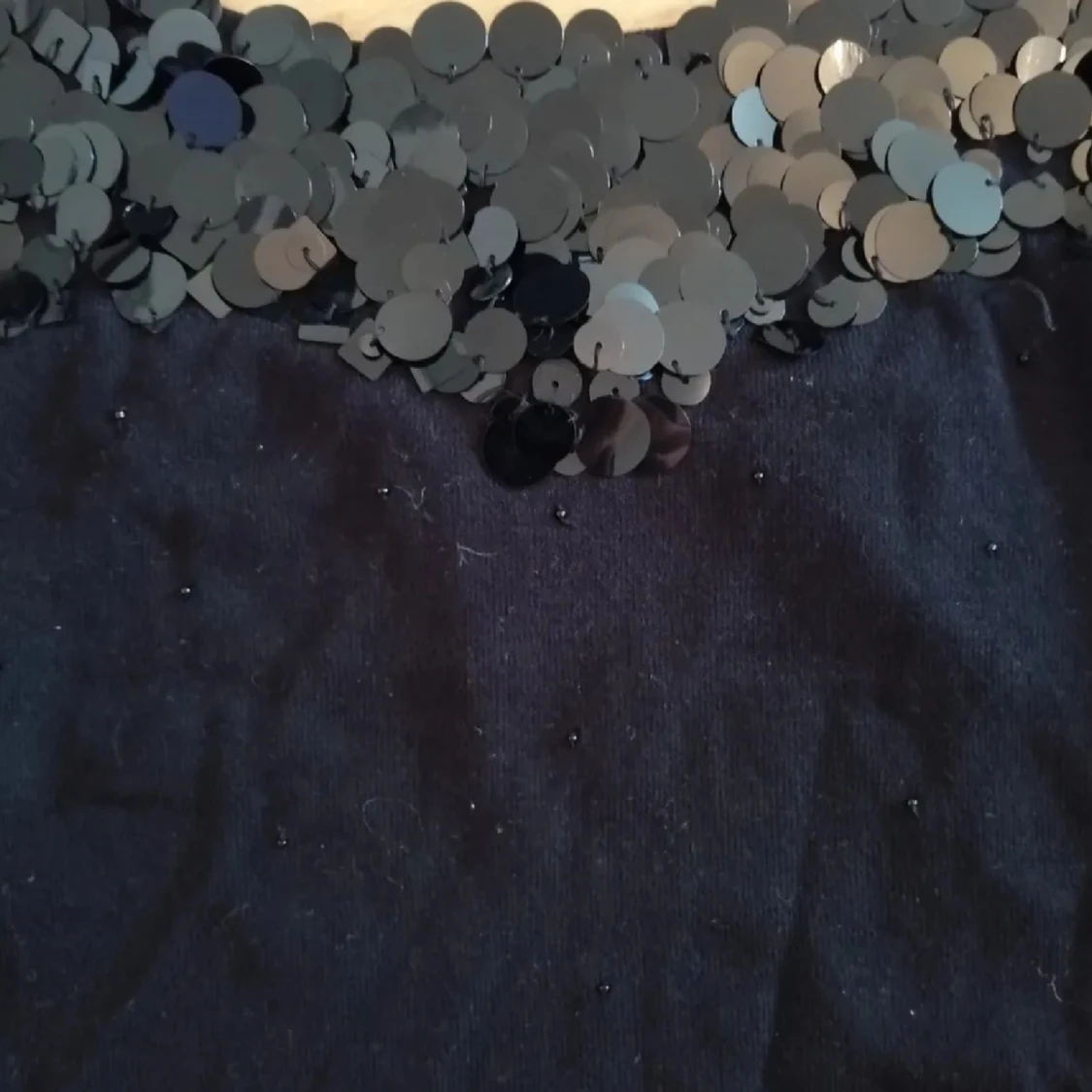 Svart paljettprydd linnetopp - 1