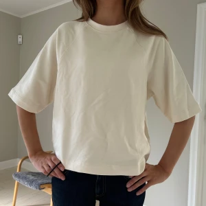 Trekvartsärmad T-shirt  - Superfin Trekvartsärmad T-shirt i sweatshirt material✨I nyskick!💝💝