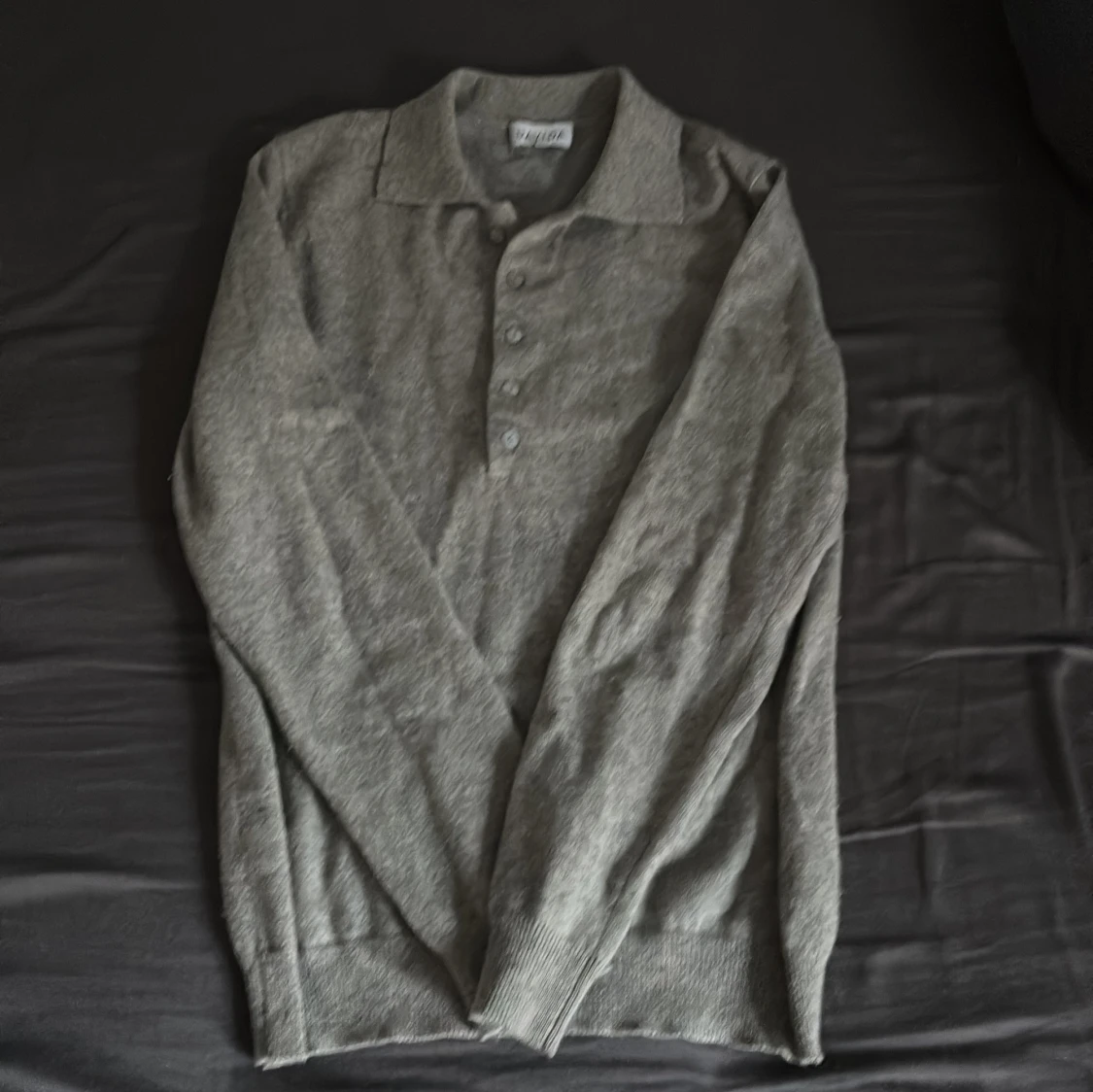 Grå långärmad pikétröja