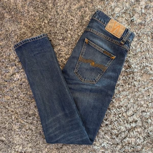 Nudie Jeans Lean Dean  - Tja! Säljer nu dessa snygga jeans från Nudie Jeans, modellen är Lean Dean och storleken är W29 L32. Nypris på dessa ligger på 1600kr och mitt pris är 339kr. Hör av er vid frågor och funderingar! Mvh.